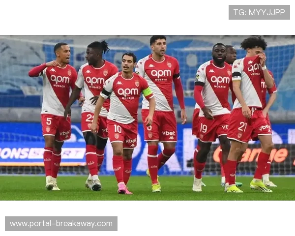 巴黎圣日耳曼与摩纳哥上演法甲内战,恩里克新体系迎考验。 巴黎圣日耳曼与摩纳哥上演法甲内战,恩里克新体系迎考验。