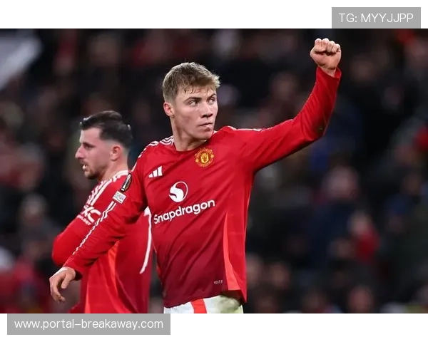 曼联发文庆贺前前锋卡瓦尼39岁生日,效力期间59场19球7助 曼联发文庆贺前前锋卡瓦尼39岁生日,效力期间59场19球7助