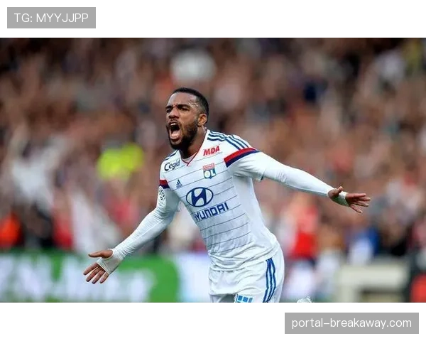 里昂官方确认中场核心托利索因腿筋伤势将缺席三周